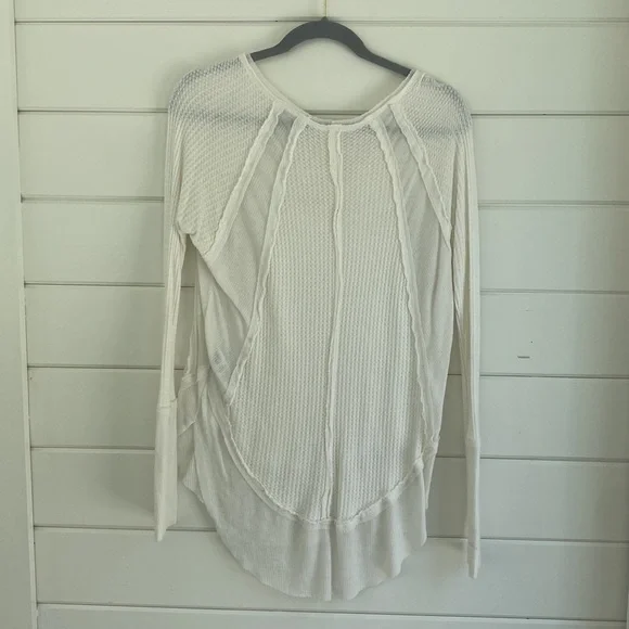 Free People | White Thermal Lightweight Long Sleeve | Size XS | Great Condition - Picture 4 of 5